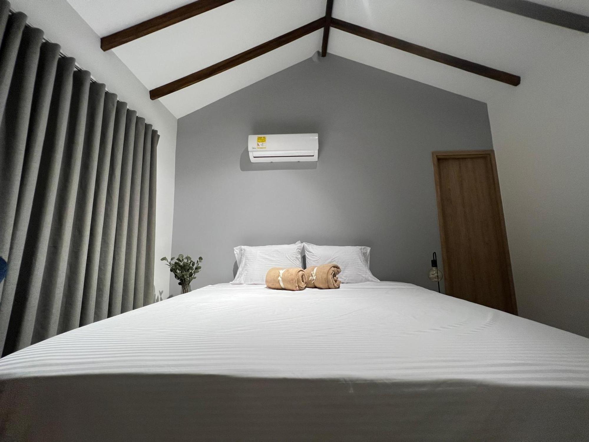 Stylish 5-br In Medellin's Trendiest Spot, Walk Everywhere! Apartment Medellin