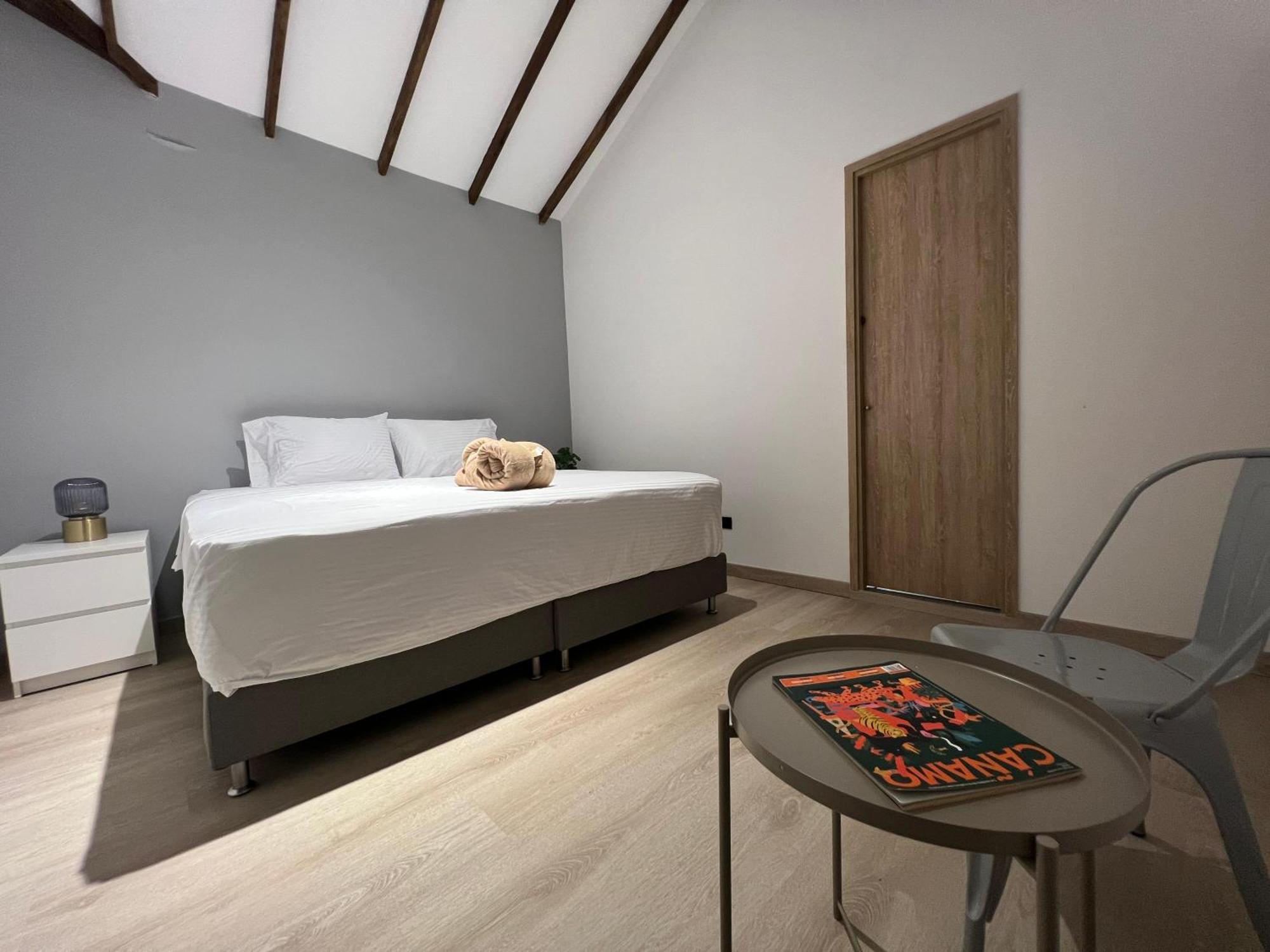 Stylish 5-br In Medellin's Trendiest Spot, Walk Everywhere! Apartment