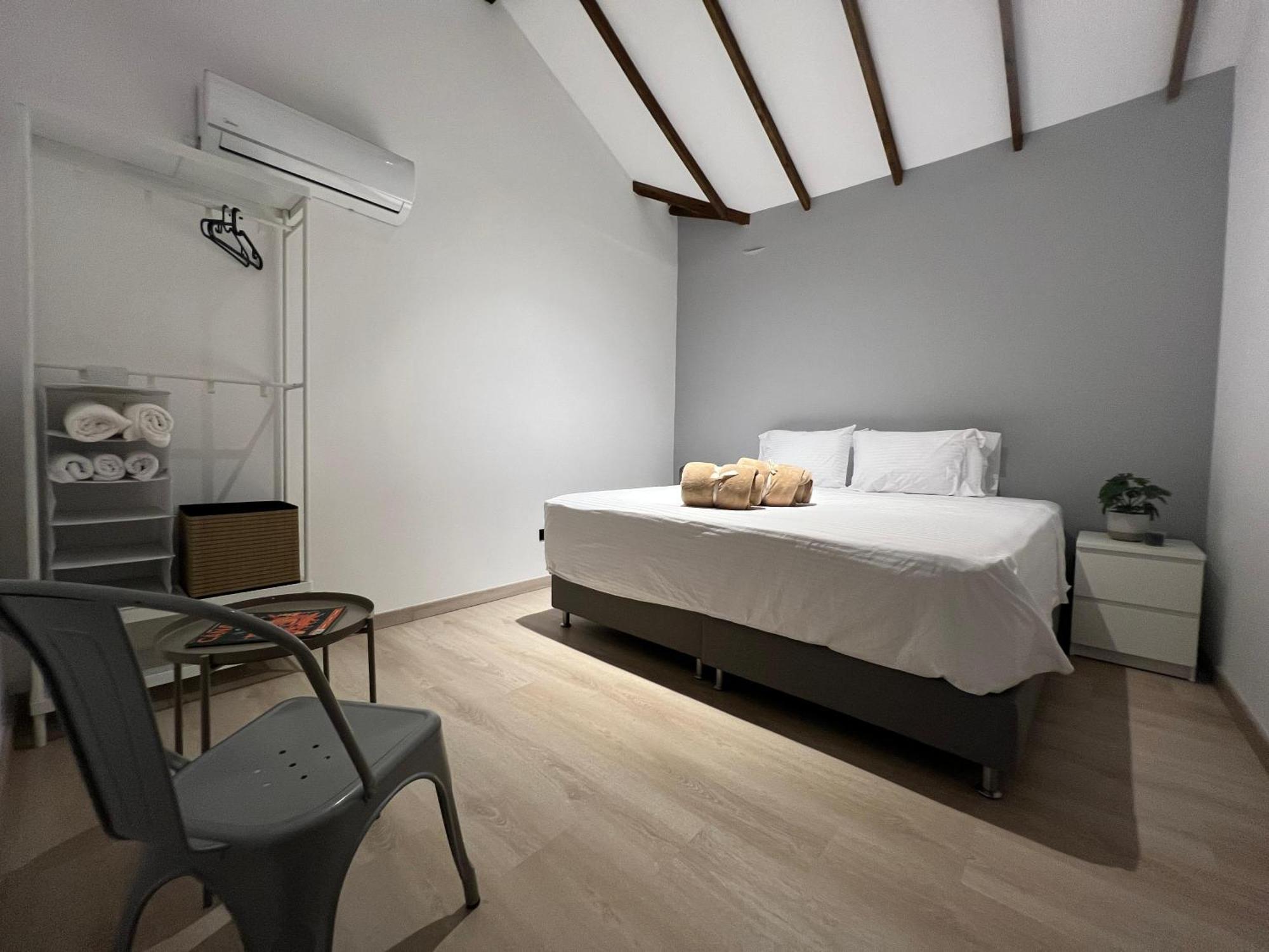 Apartment Stylish 5-br In Medellin's Trendiest Spot, Walk Everywhere!