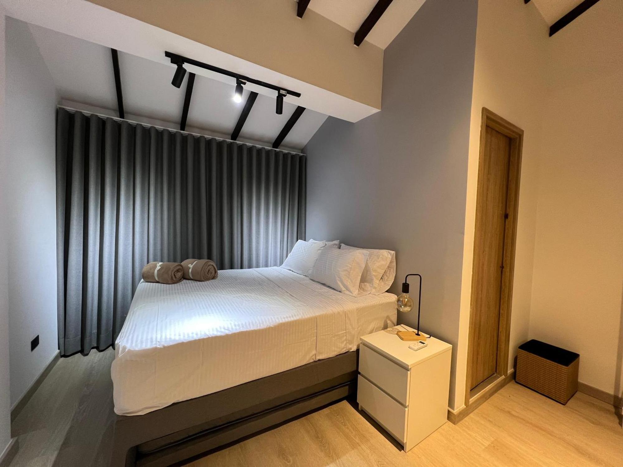 Stylish 5-br In Medellin's Trendiest Spot, Walk Everywhere! Apartment Medellin