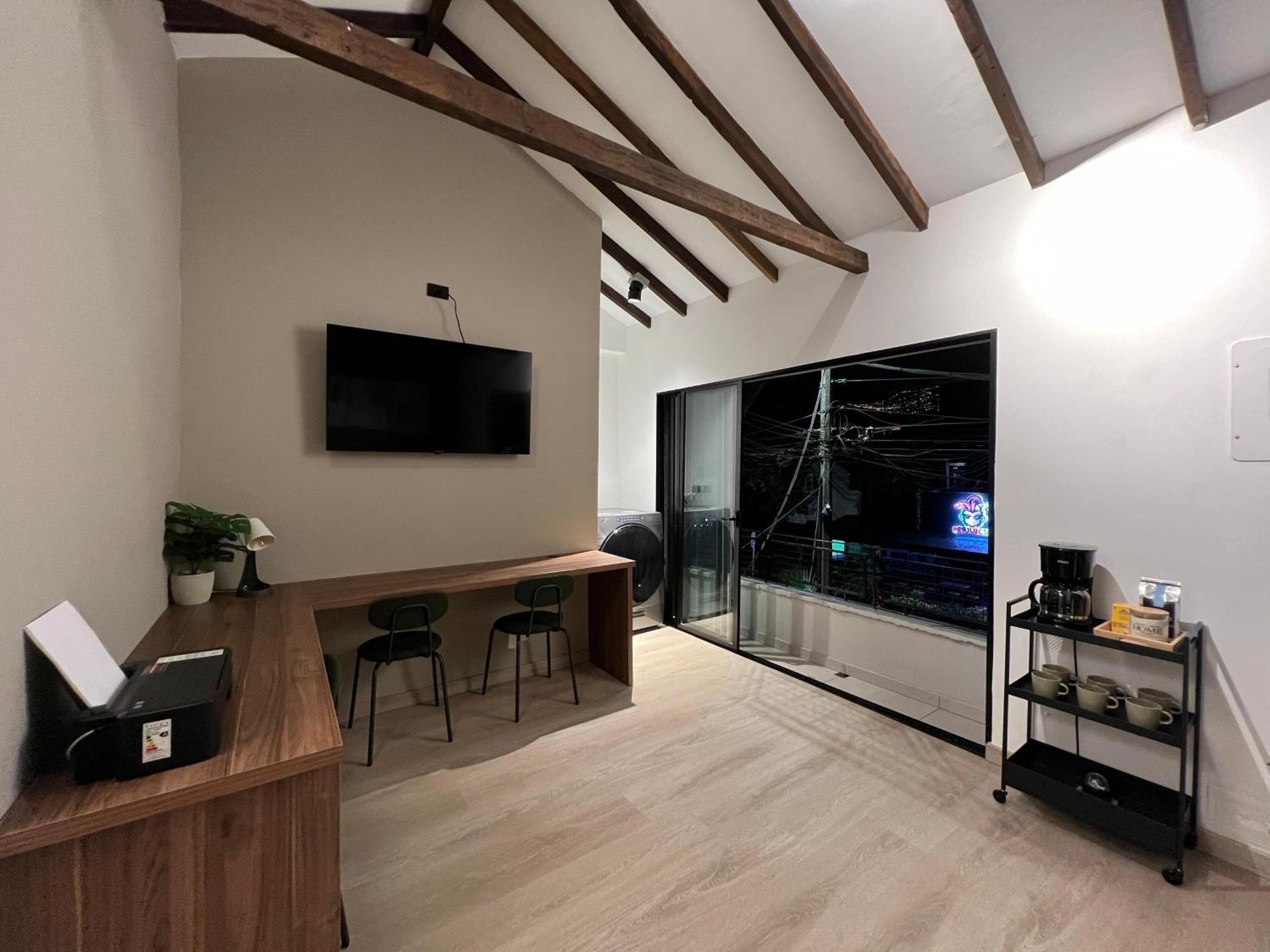 Apartment Stylish 5-br In Medellin's Trendiest Spot, Walk Everywhere! Medellin