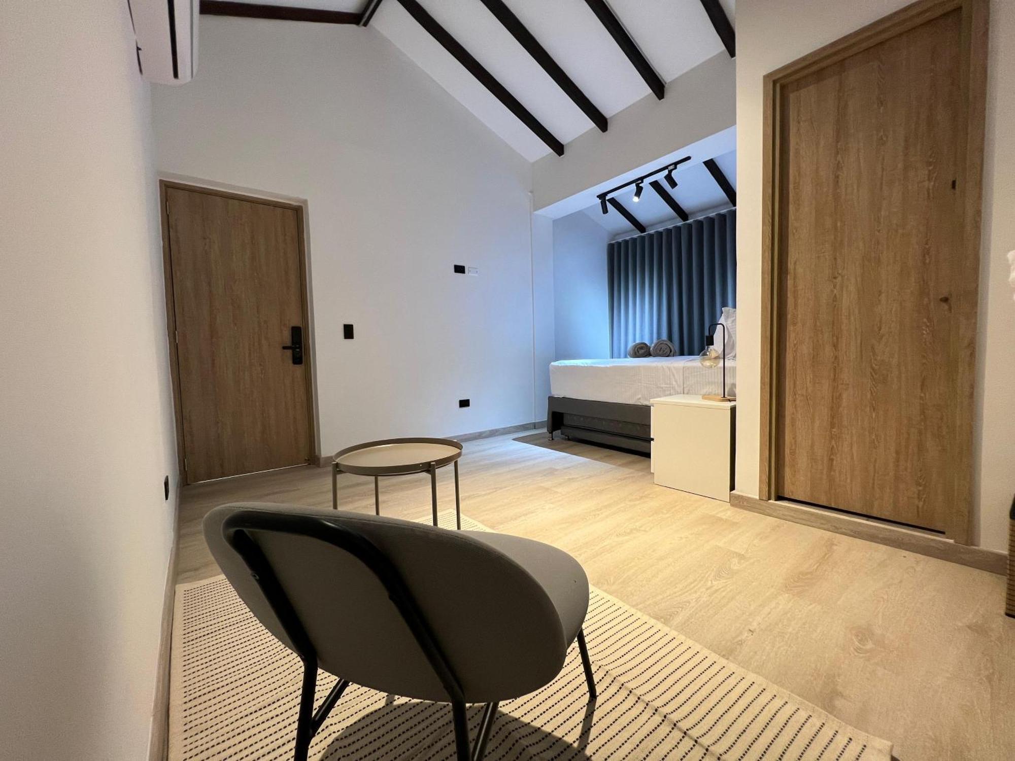 Stylish 5-br In Medellin's Trendiest Spot, Walk Everywhere! Medellin